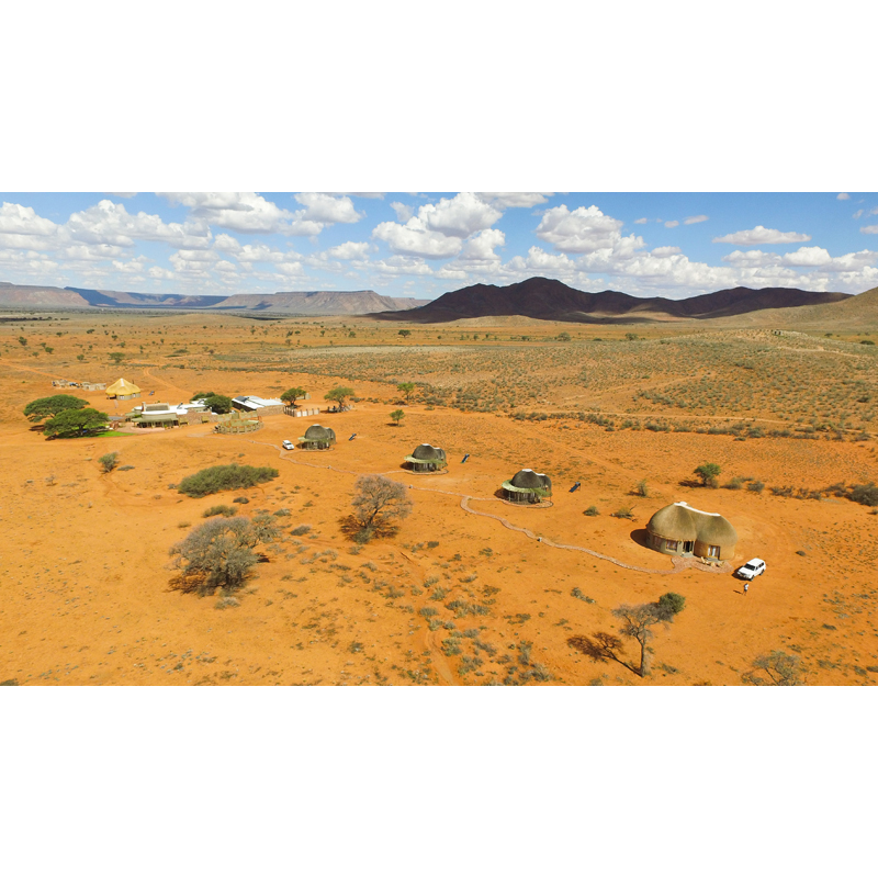 Vue aérienne sur le lodge de chasse dans le désert du Namib