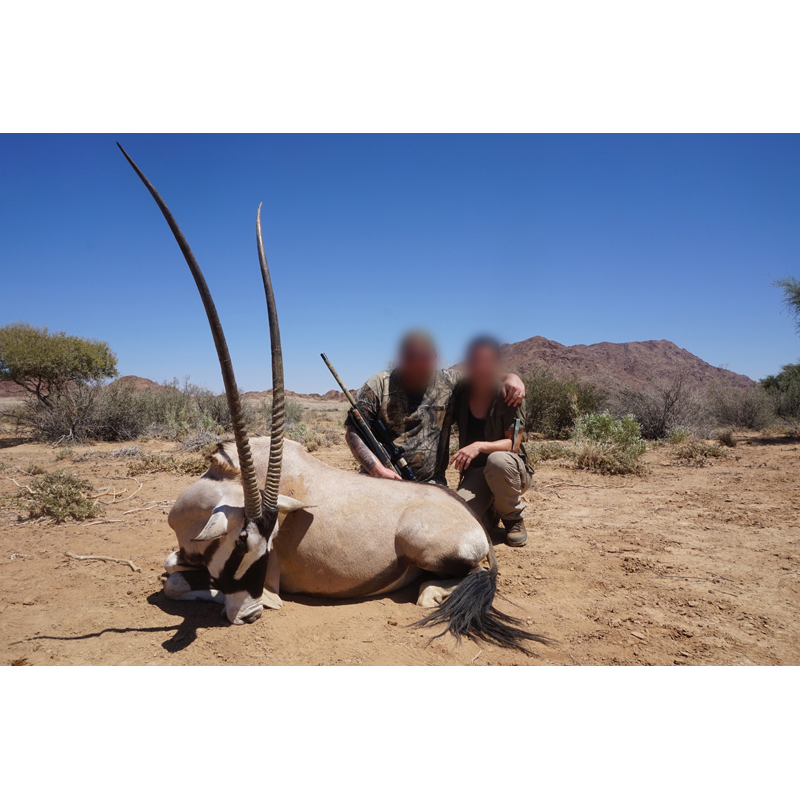 chasseurs et trophée d oryx en Namibie
